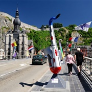 The Charles De Gaulle Saxophone Bridge