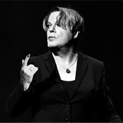 Eddie Izzard Performs Hamlet