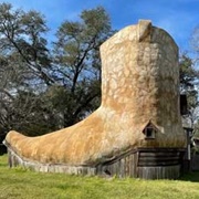 Cowboy Boot House, Huntsville, Texas, USA