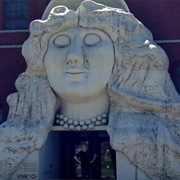 Giant Victorian Head Replica (Permanently Closed)