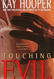Touching Evil (Kay Hooper)