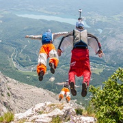 BASE Jumping