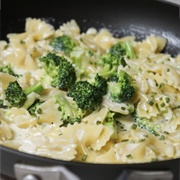 Ravioli With Blue Cheese and Broccoli Sauce
