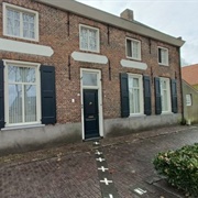 The House With Two Numbers