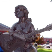 Dolly Parton Statue
