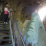 Nettle Cave Tour in Klingon