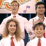 S2.E18: The Glee Club