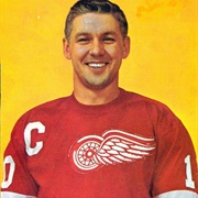 Alex Delvecchio (Detroit Red Wings) 24 Seasons