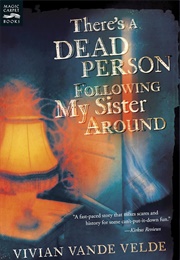 There's a Dead Person Following My Sister Around (Vivian Vande Velde)