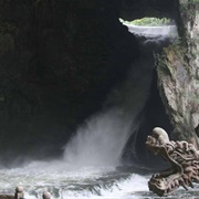Longmen Waterfall (Longgong Caves), Guizhou, China