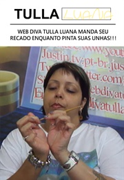 Web Diva Tulla Luana Manda Seu Recado Enquanto Pinta Suas Unhas!!! (2012)