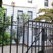 The 'Goodnight Moon' House (Cobble Court)