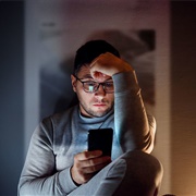 No Screen Time 1 Hour Before Bed