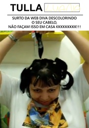 Surto Da Web Diva Descolorindo O Seu Cabelo, Não Façam Isso Em Casa Kkkkkkkkk!!! (2011)