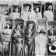 La Maison Des Morts - G. Apollinaire