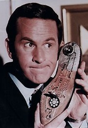 Shoe Phone - Get Smart (1965)