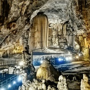 Paradise Cave, Vietnam