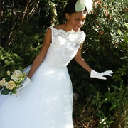 Short Gloves With Wedding Dress