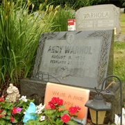 Grave of Andy Warhol