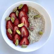 Oatmeal With Strawberries and Pistachios