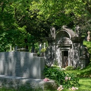 Notre-Dame-Des-Neiges Cemetery