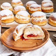 Laskiaispulla With Cottage Cheese