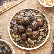 Braised Cabbage With Rehydrated Oyster and Black Moss