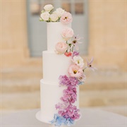 Realistic Sugar Flowers on Wedding Cake