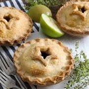 Homemade Apple, Sultana, Cinnamon Pies