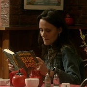 S2.E1: The Entertainer