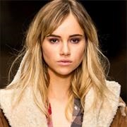 Suki Waterhouse (Good Friends)