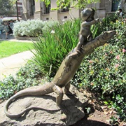 'Mr. Lizard and Gumnut Baby' Statue