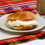 Pan Con Queso