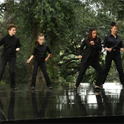 Better Things: "Graduation" (S2,E10)