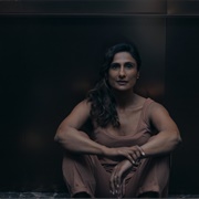 Expats: "Mainland" (S1,E4)