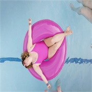 Shrill: "Pool" (S1,E4)