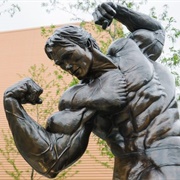 Arnold Schwarzenegger Statue