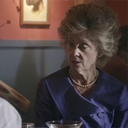 S4.E7: British Hospital