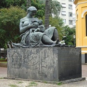 Monumento Mãe Preta