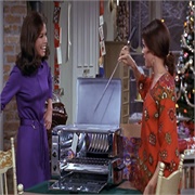 The Mary Tyler Moore Show: "Christmas and the Hard-Luck Kid II" (S1,E14)