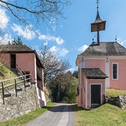 Geteilte Kirche Am Kreuzbichl (Divided Church)