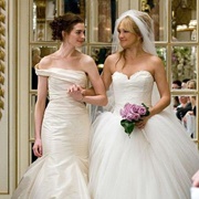 Anne Hathaway and Kate Hudson in Bride Wars (2009)
