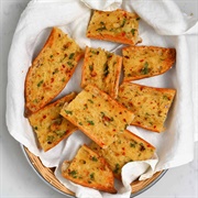 Baked Garlic and Paprika Baguette Slices