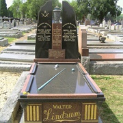 Grave of Walter Lindrum