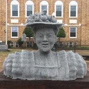 Minnie Pearl Chicken Wire Statue