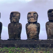 "El Gigante" and the Moai of Rapa Nui