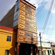 Muebles Gigante Casa Quinta, Bogota, Colombia