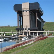 Strépy-Thieu Boat Lift