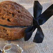 Make Walnut Shell Surprises