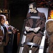 New Girl: "Halloween" (S2,E6)